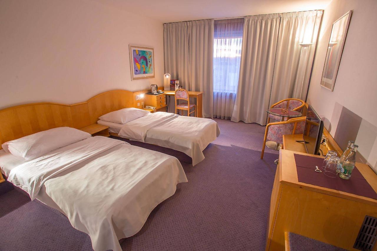 Cosmopolitan Bobycentrum - Czech Leading Hotels เบอร์โน ภายนอก รูปภาพ