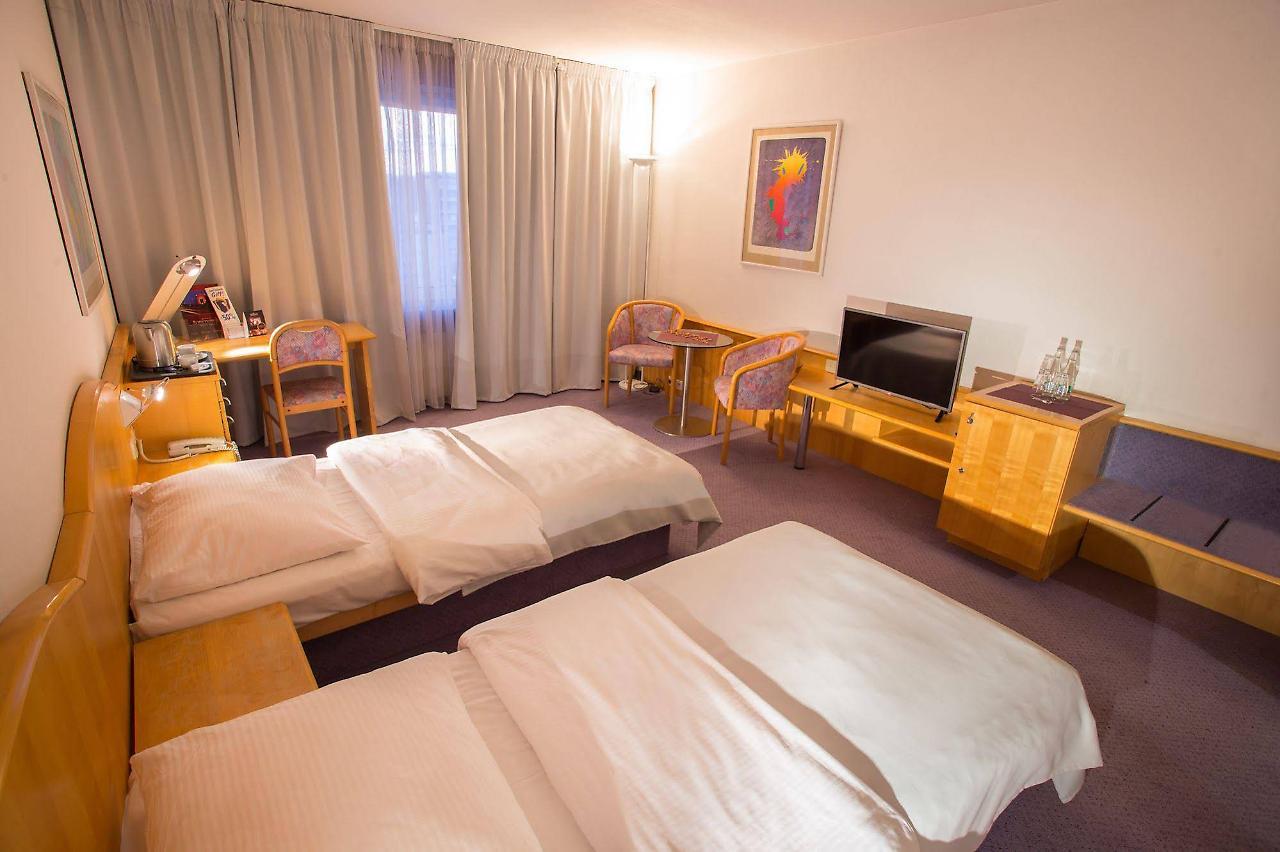 Cosmopolitan Bobycentrum - Czech Leading Hotels เบอร์โน ภายนอก รูปภาพ